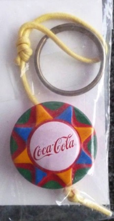 93102-2 € 1,50  coca cola plastic sleutelhanger
